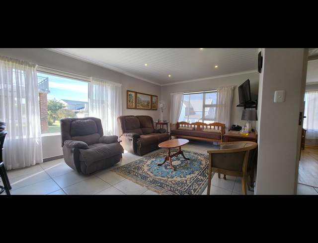 3 BEDROOM HOUSE FOR SALE IN BOGGOMSBAAI